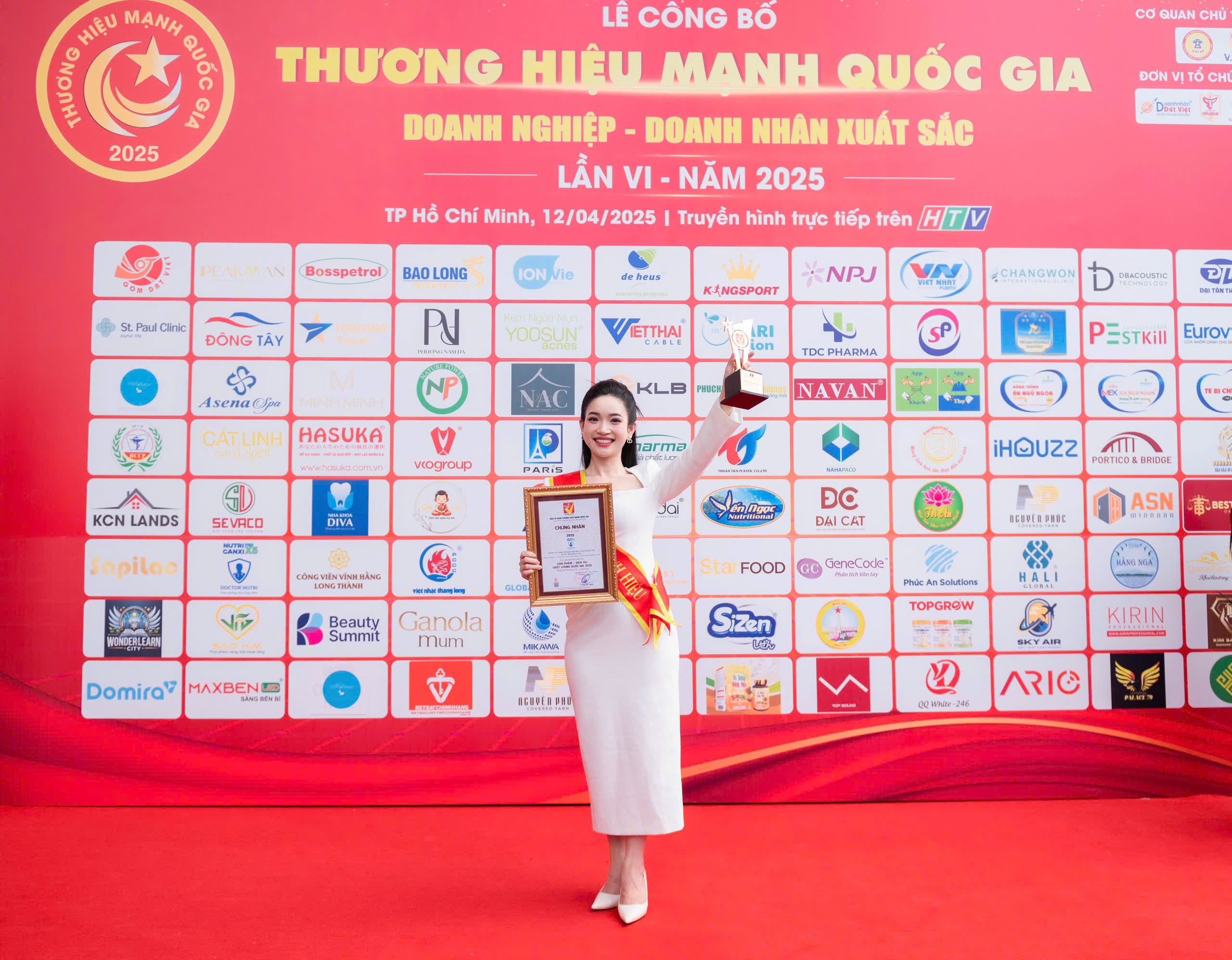 Sữa hạt Nutri Canxi X5 nhận giải thưởng Thương hiệu mạnh Quốc gia